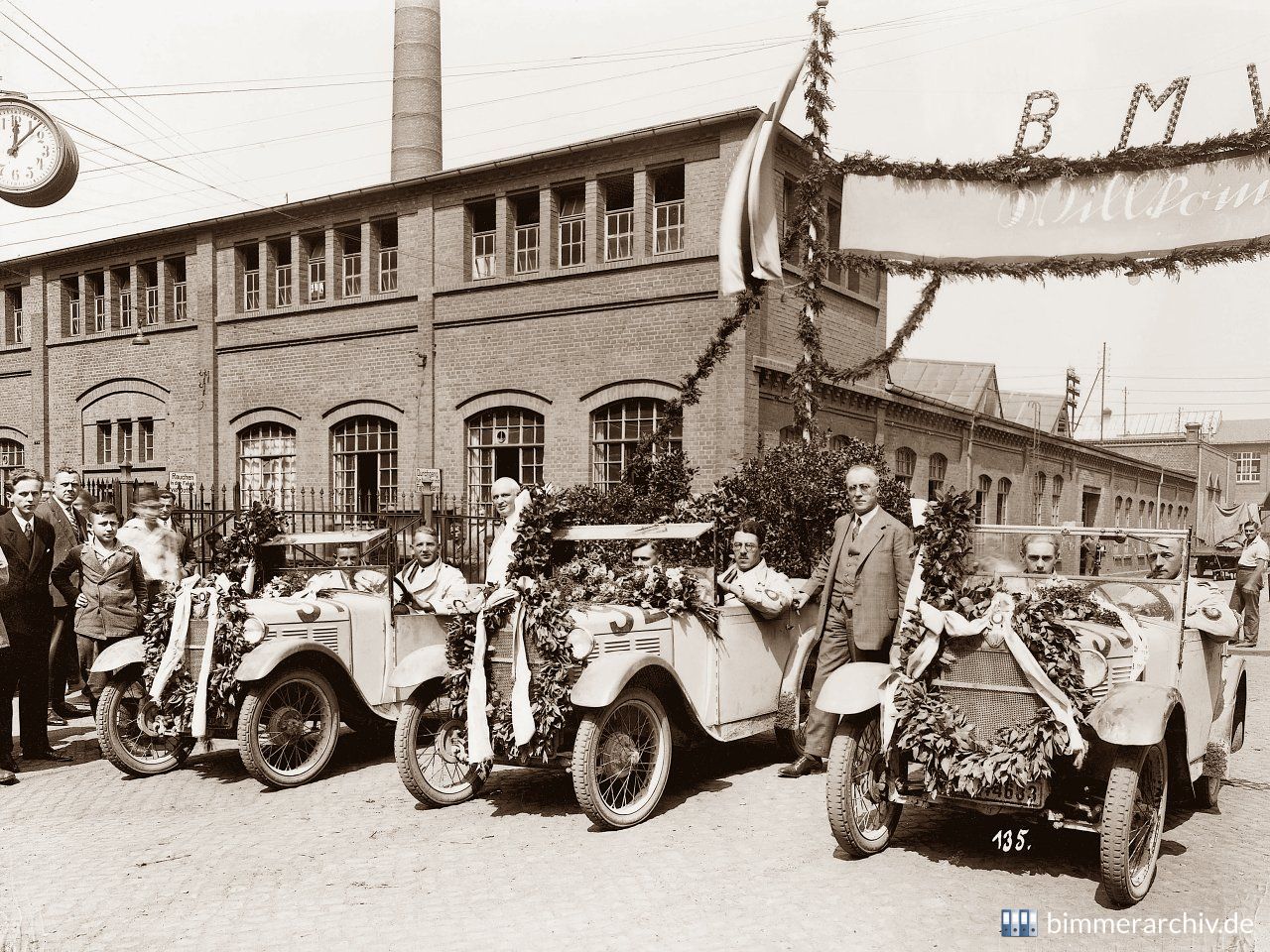 BMW 3/15 PS und BMW Team nach der Internationalen Alpenfahrt 1929