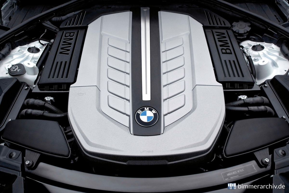 BMW 7er 12-Zylinder, Motorraum