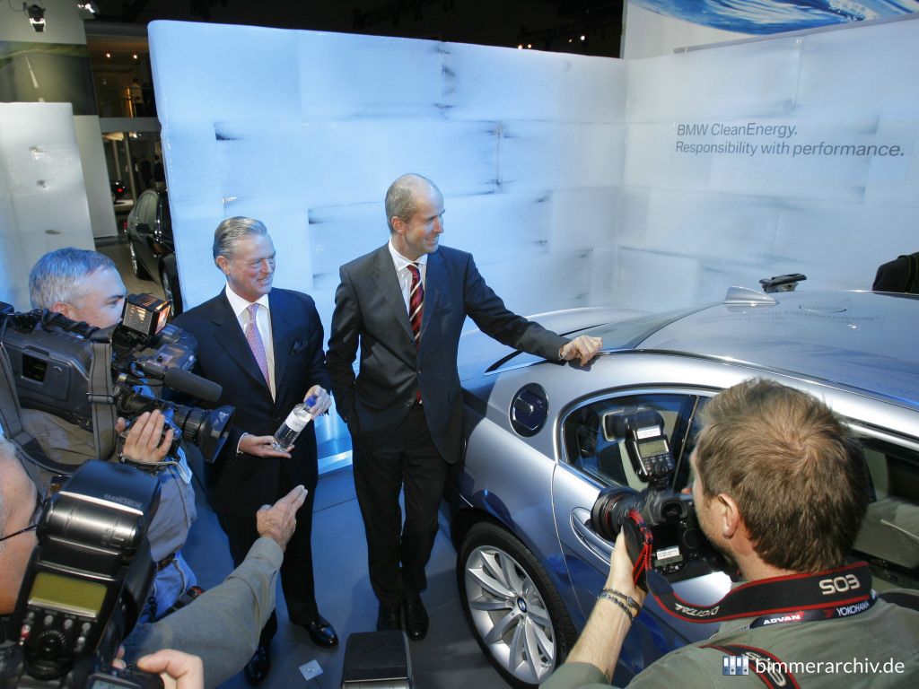 LA Auto Show - Weltpremiere BMW Hydrogen 7 - Dr. Michael Ganal und Tom Purves