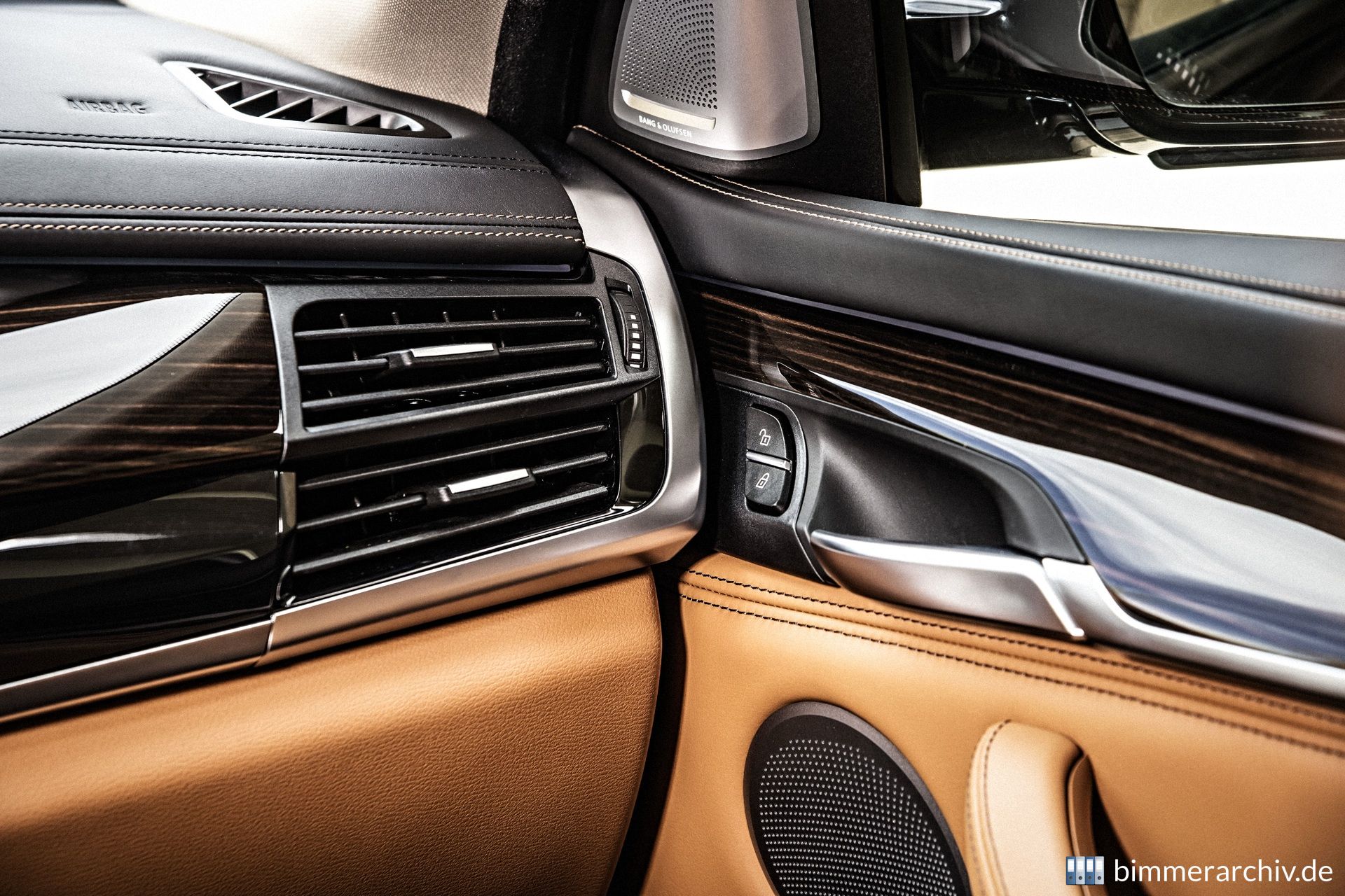 BMW X6 xDrive50i - Interior design Pure Extravagance Cognac
