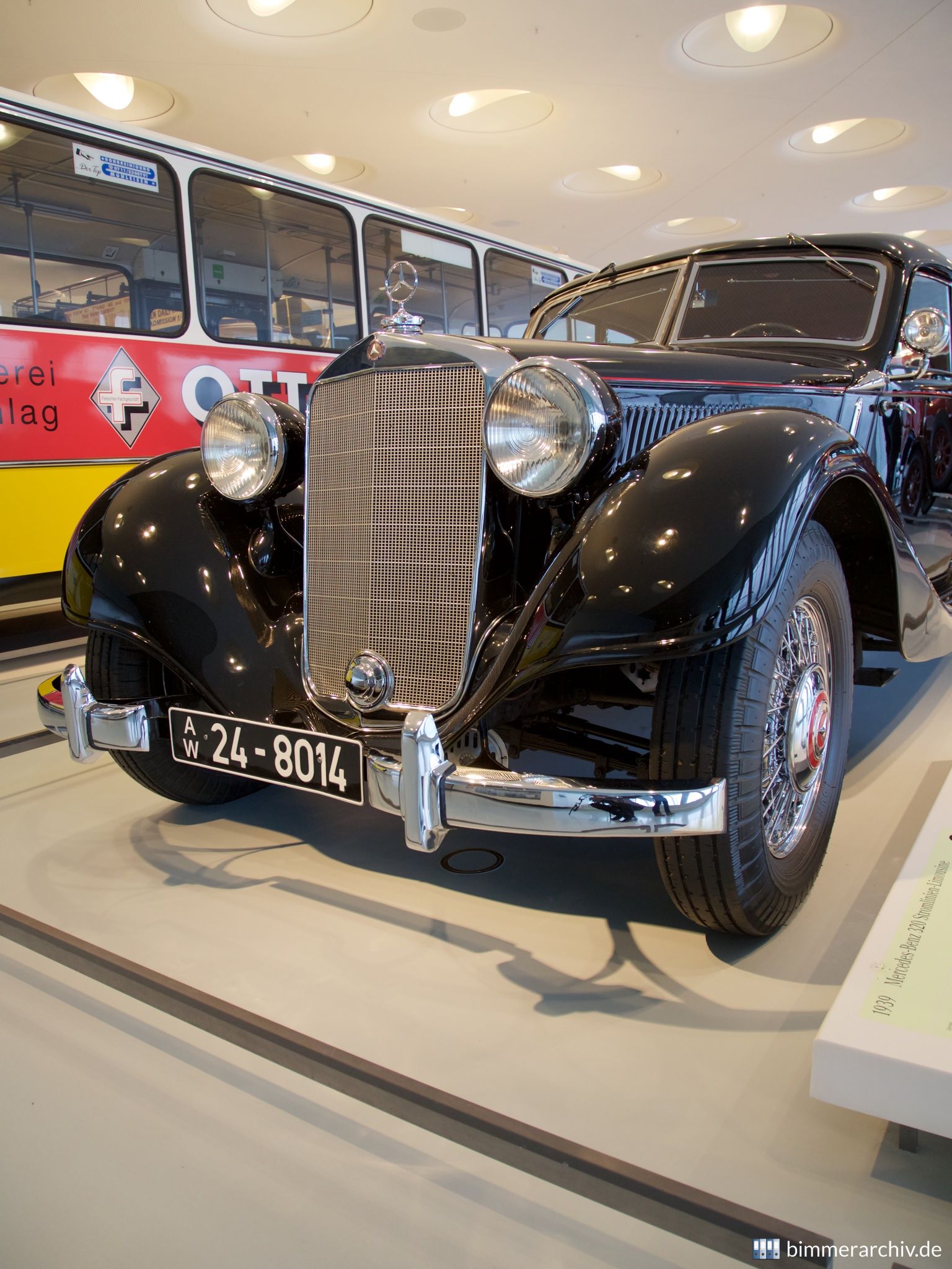 Mercedes-Benz 320 streamlined sedan (1939)