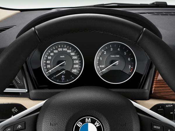 BMW 225i Active Tourer - Interior